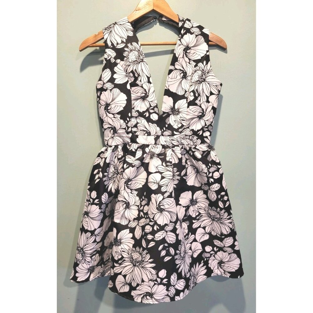 Charlotte Russe Black White Floral Structured V Neck Halter Mini Dress Sz M